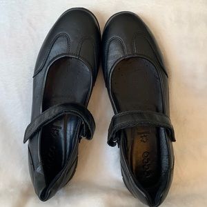 Ecco Mary Jane Black Leather Aquet Flat
